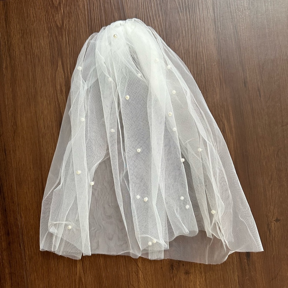 Pearl Mini Veil